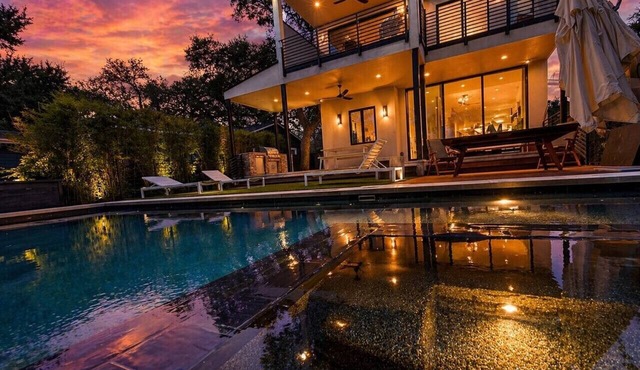 Austin | Downtown Views, Pool, Spa & Walkable in Austin