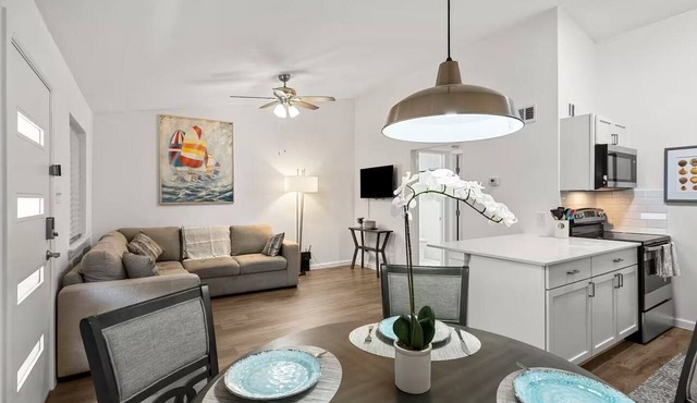 Austin Modern King Suite | West Campus area | Great Austin Getaway! in Austin