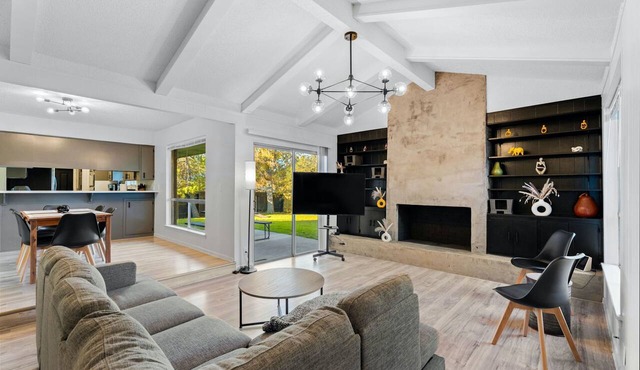 Austin Retreat with Private Pool l Mins to Downtown!