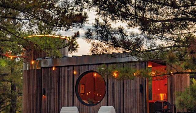 Award-Winning Cabin. Private Sauna. Cedar Hot Tub. Outdoor Shower