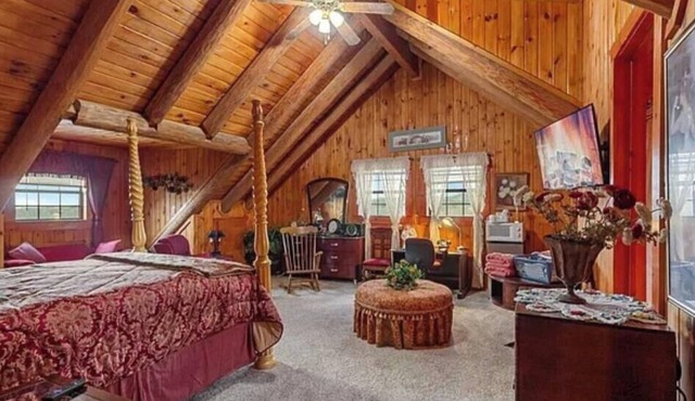 Bandera Suite - The Walpole Lodge, Mico, TX