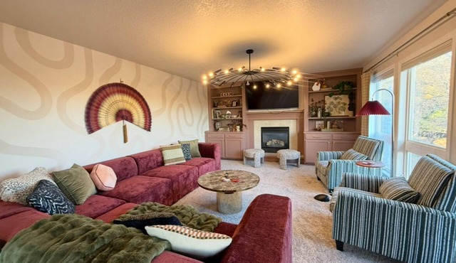 Base Camp – Modern Cozy Retreat with Sauna, Hot Tub & Fun for Families in WDM in West Des Moines