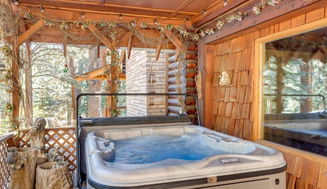 Bayfield Cabin w/Game Room & Private Hot Tub!