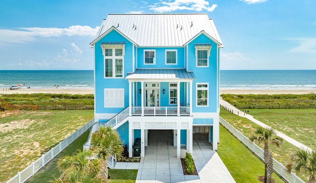 Beachfront Luxury w/Hot Tub on Deck, Spacious Private Interior