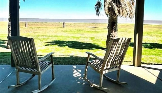 Beachfront Magnolia Beach House Steps from Pier/2 Bdrm & 2 Bath/Boat Parking in Port Lavaca