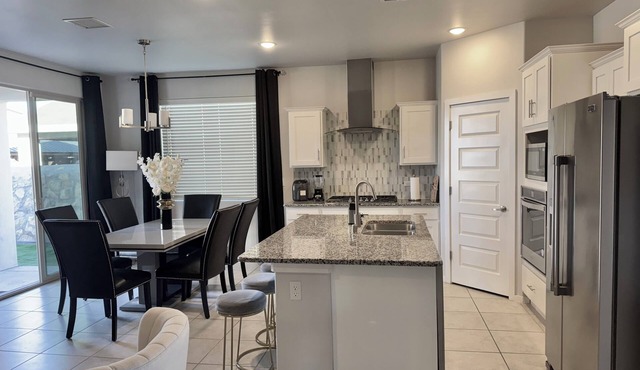 Beautiful 3-bedroom house with hot tub off Country Club Ave in Westside El Paso!