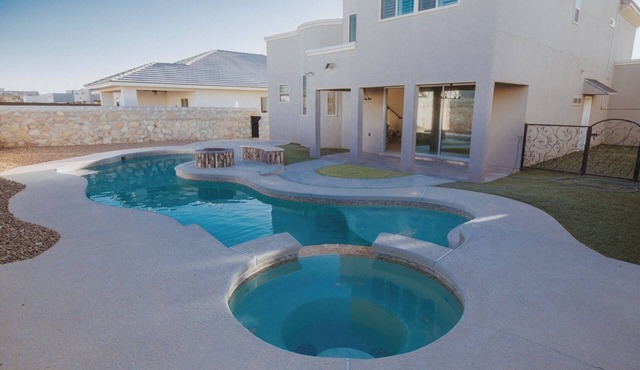 Beautiful 4-bedroom house with amazing pool! in El Paso
