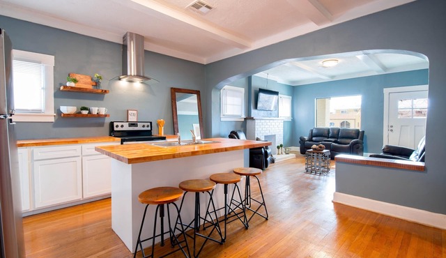 Beautiful bungalow located in the heart of El Paso