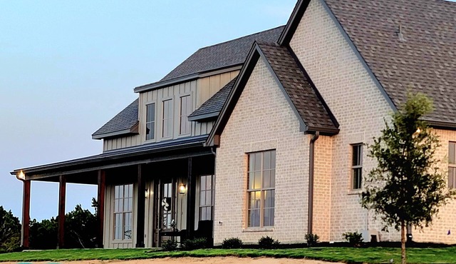 Beautiful Hillside Home Overlooking Dove Ridge Vineyard