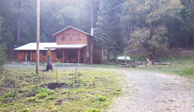 BEAUTIFUL LOG CABIN ON NOGAL CANYON CREEK/LINCOLN CO NATIONAL FOREST