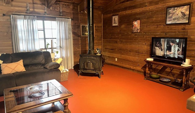 Beautiful Rustic Cabin Just 10 Minutes to Granbury square