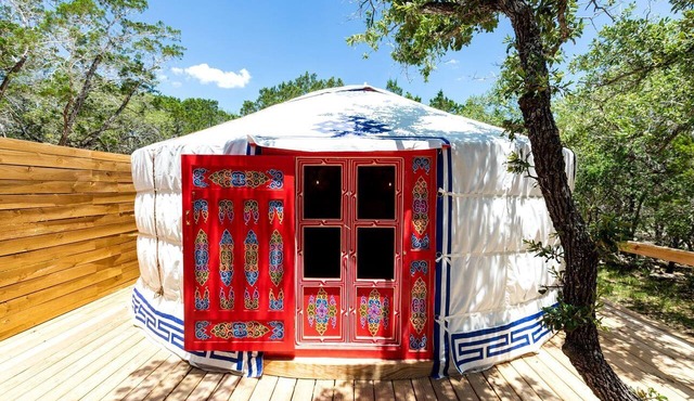 Beautiful Secluded Yurt with Hot Tub in Dripping Springs, Texas