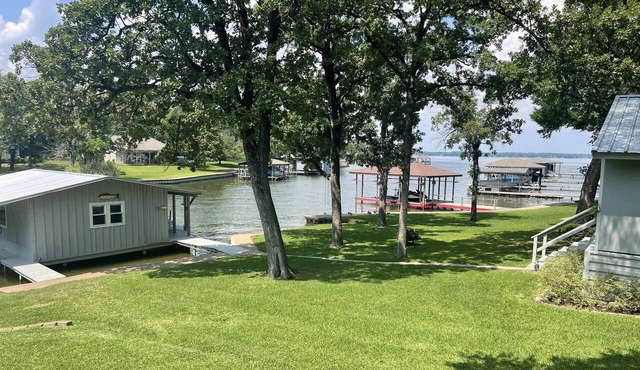 Belle Maison du Lac! Lakefront Retreat with Boathouse & Firepit - Perfect for Family & Friends!