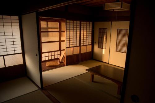 Benton Guesthouse, Nostalgic Showa-era Private Full-House Rental in Imabari
