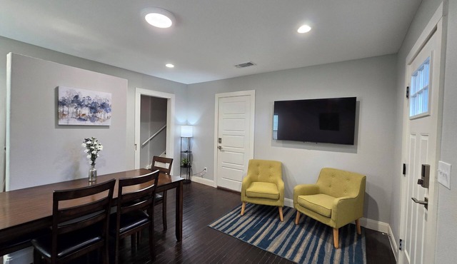Bluebonnet Cottage Duplex in Downtown Denison-Perfect Blend of Charm & Comfort in Denison