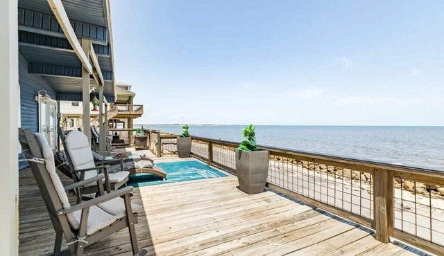 Bluewave Paradise - Huge Deck Overlooking the Sea!