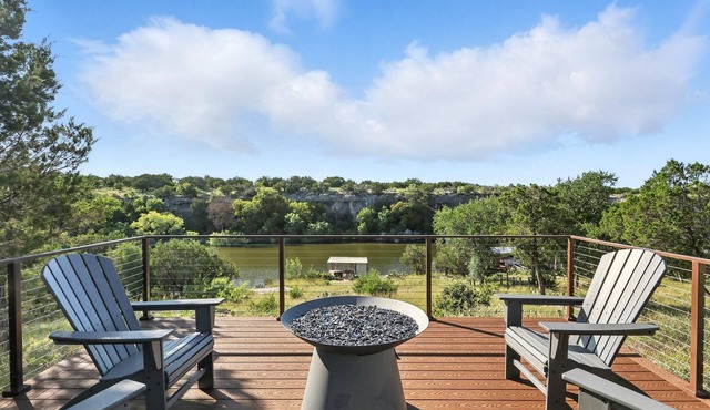 Bluff Creek Cabin | Sleeps 12 | Private Dock