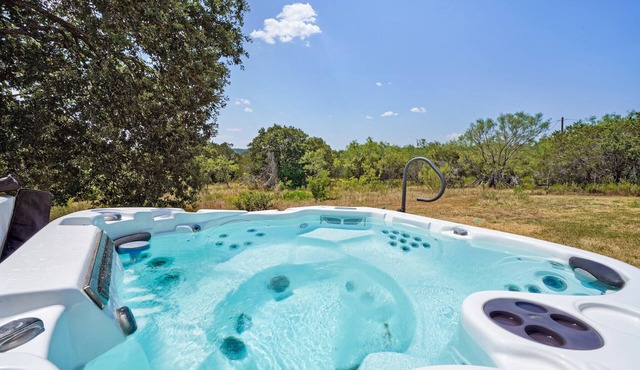 Bonnie Doon- Modern Barndominium plus Hot Tub