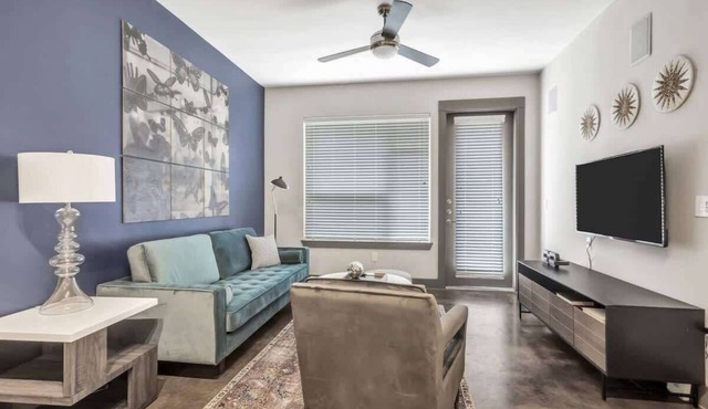 Boulevard Stays Elegant 1BR Pool, Gym, Parking