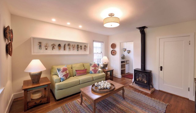 BOUTIQUE HOTEL - King deluxe Suite 1/2 mi. from Santa Fe Plaza