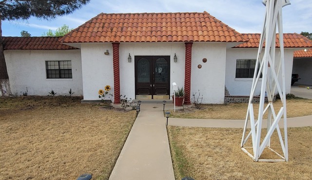 Bowen Estates in cul-de-sac large backyard & lots of room. 8024 Bowen Rd El Paso