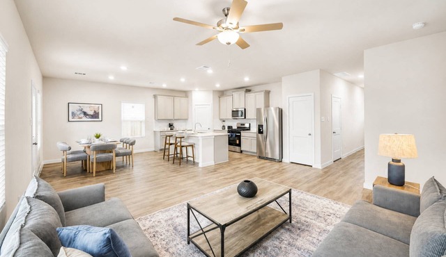 Brand-New 4BR Near The Woodlands | Quiet Neighborhood | King Suite