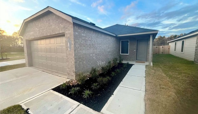 Brand New Cozy 3 BD w/Fiber optic nested in quite Cul De SAC. Ultra modern