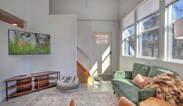 Brand New Fully Remodeled Cabin - 10 Minutes to DGO - AC/EV Charger