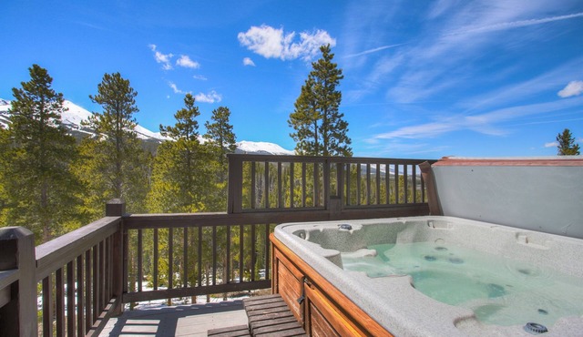 🏆 Breck Home | Hot Tub | 4 Kings | Sleeps 16 | 7 Bedrooms | FreeShuttle | Views in Breckenridge