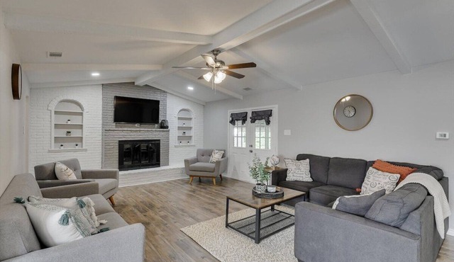 Bright and Sunny Dallas Getaway
