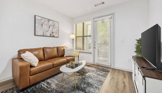Brightshaven–CoolSprings - Modern 1-Bed with EV Parking in Frisco