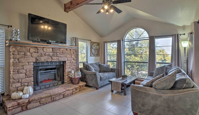 BRING THE BOAT/Kids & Pets! LAKE TRAVIS FUN! Fenced Yard/Trails/Golf/FEED Deer!