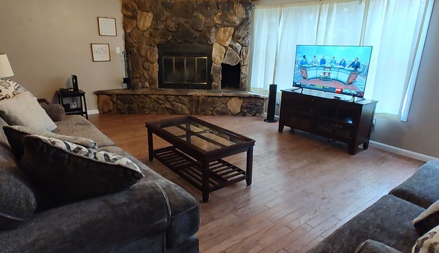 Brothers Cove Lake House on Lake Graham