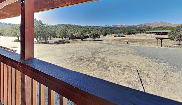 Buck Deer Cabinette: Studio + Mountain Views!