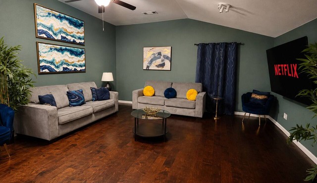 Built for Crews | 1-Story · XL Yard ·Ample Parking
