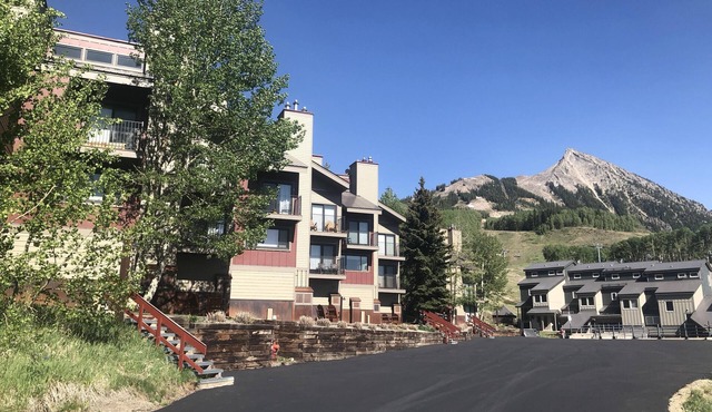 Buttes Condo, Steps from the base area, Mountain Luxury