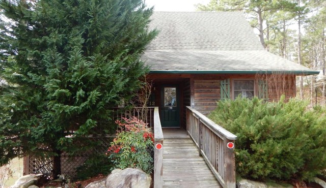 C12 - Luxury, loft, log-sided two bedroom Harbor North cottage on Lake Ouachita in Mount Ida