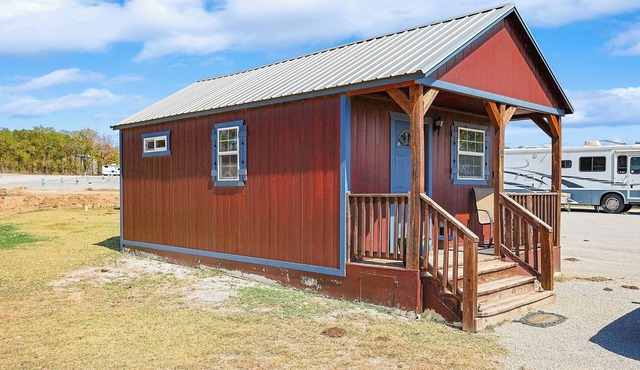 Cabin 2: Cozy Comfort by the Lake—Your Perfect Bridgeport Getaway