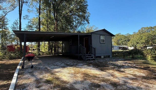 Cabin 3 - Cozy 1-bedroom cabin near Cassels-Boykins Boat Ramp