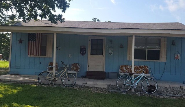 Cabin for A&M Games, Fishing or Family Get-a-Ways!