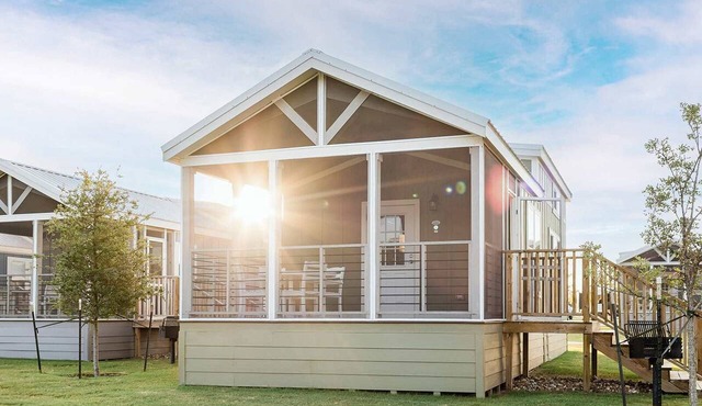 Cabin Retreat w/loft | Pool, Fire Pit & River