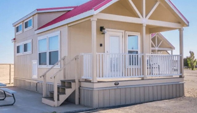 Cabin - Vacation Cottage Sleeps 4-6