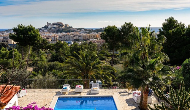 CAN PEP, large Ibizan villa with private pool and BBQ. in Eivissa