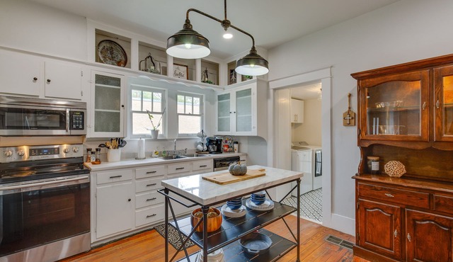 Canton Home w/Porch < 1 Mile to First Monday!