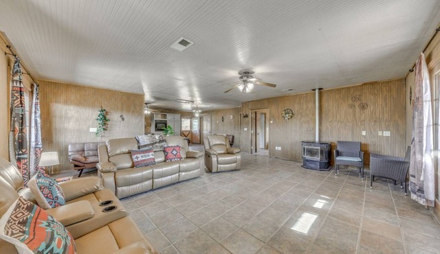 Capitan Vacation Rental w/Grill, Near Ruidoso! Includes hottub!