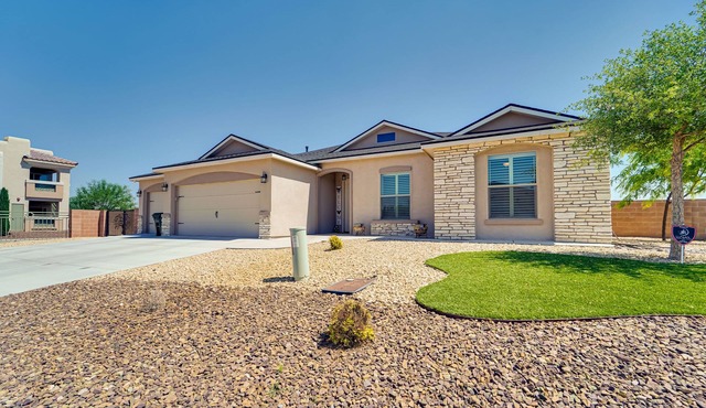 Carlsbad Retreat w/Fire Pit & Fenced Yard!