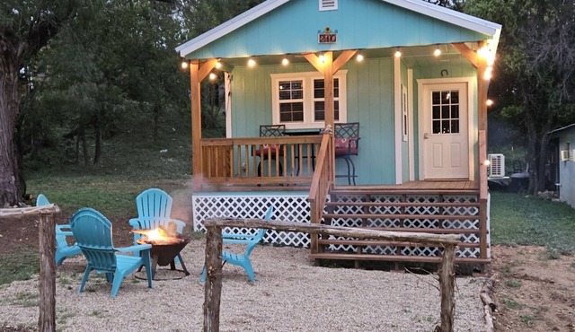Casa Azul - Cozy cabin centrally located downtown Bandera
