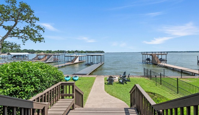 Casa KK | Luxe Lakefront 4BR/3BA w/Views & Dock