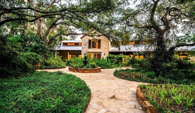 Casadecas at Hudson Bend Ranch - Wedding, Event, Retreat, and Vacation Rental