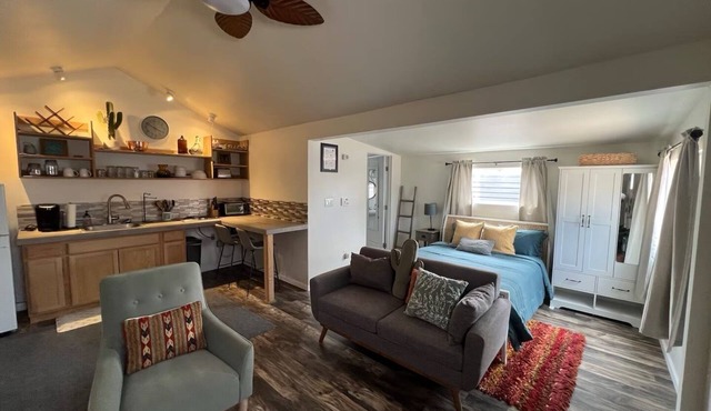 Casita Azul – Cozy Studio Near UNM & Nob Hill